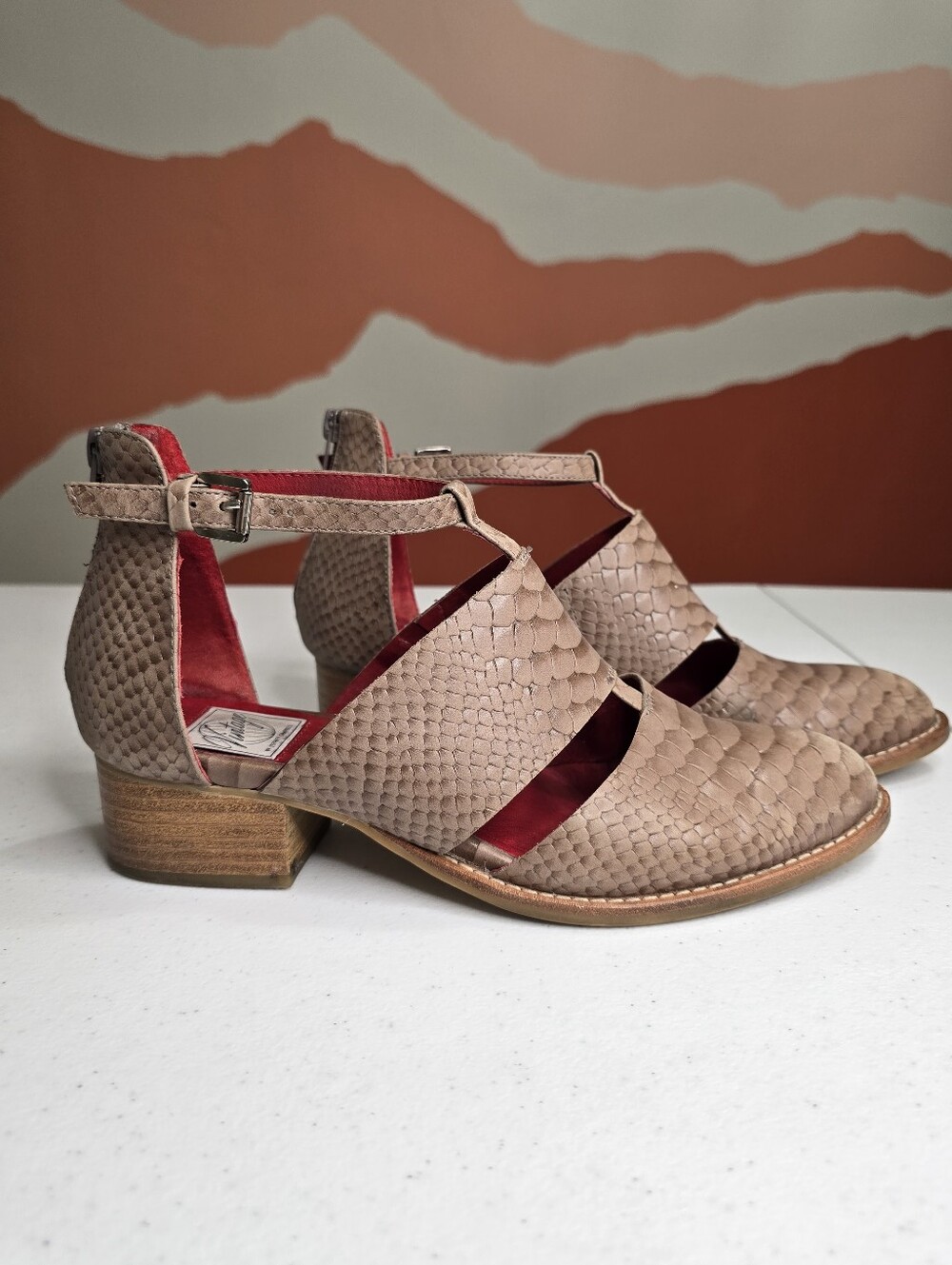 Jeffrey Campbell Vintage Carina Snakeskin Embossed T-Strap Flats Women's 8